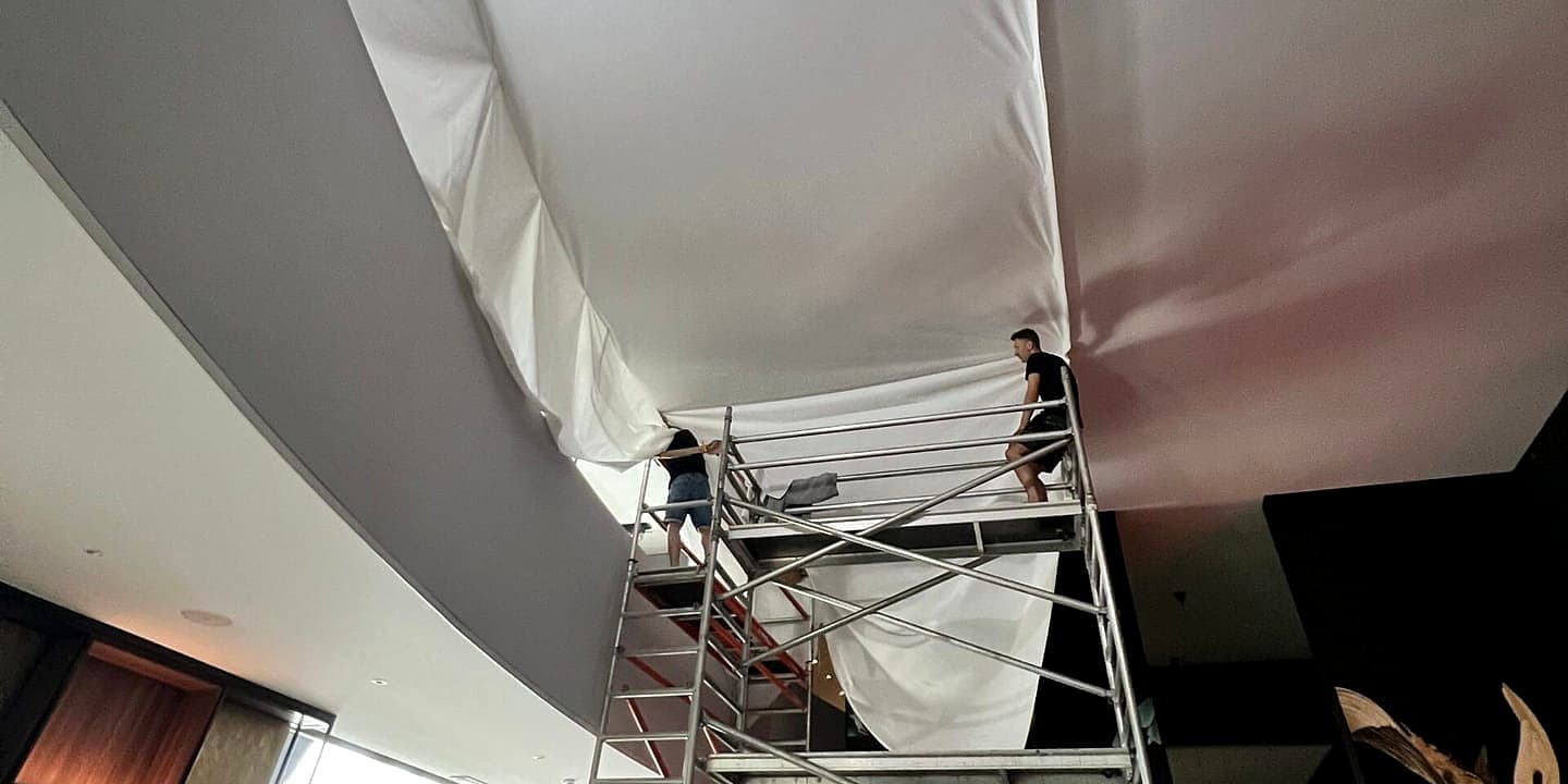 Decke nach der Dämmung ausbauen: Gipskarton oder Spanndecke?