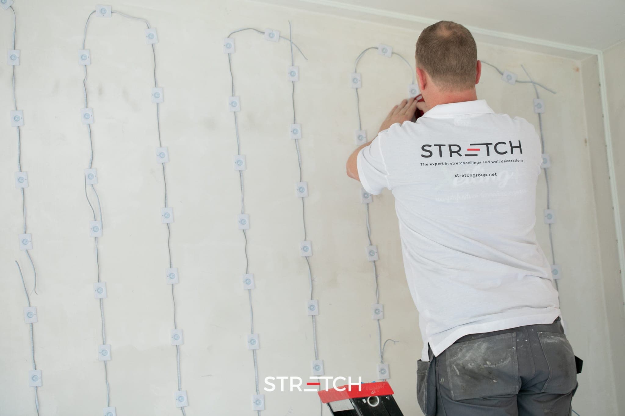 Ein STRETCH-Montagepartner bei der Arbeit